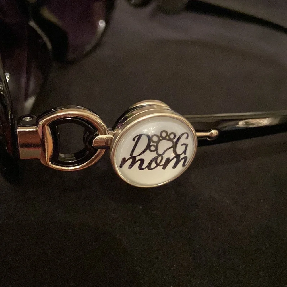 Dog Mom Design Sunglasses ๐ ๐ถ - Picture 3 of 5